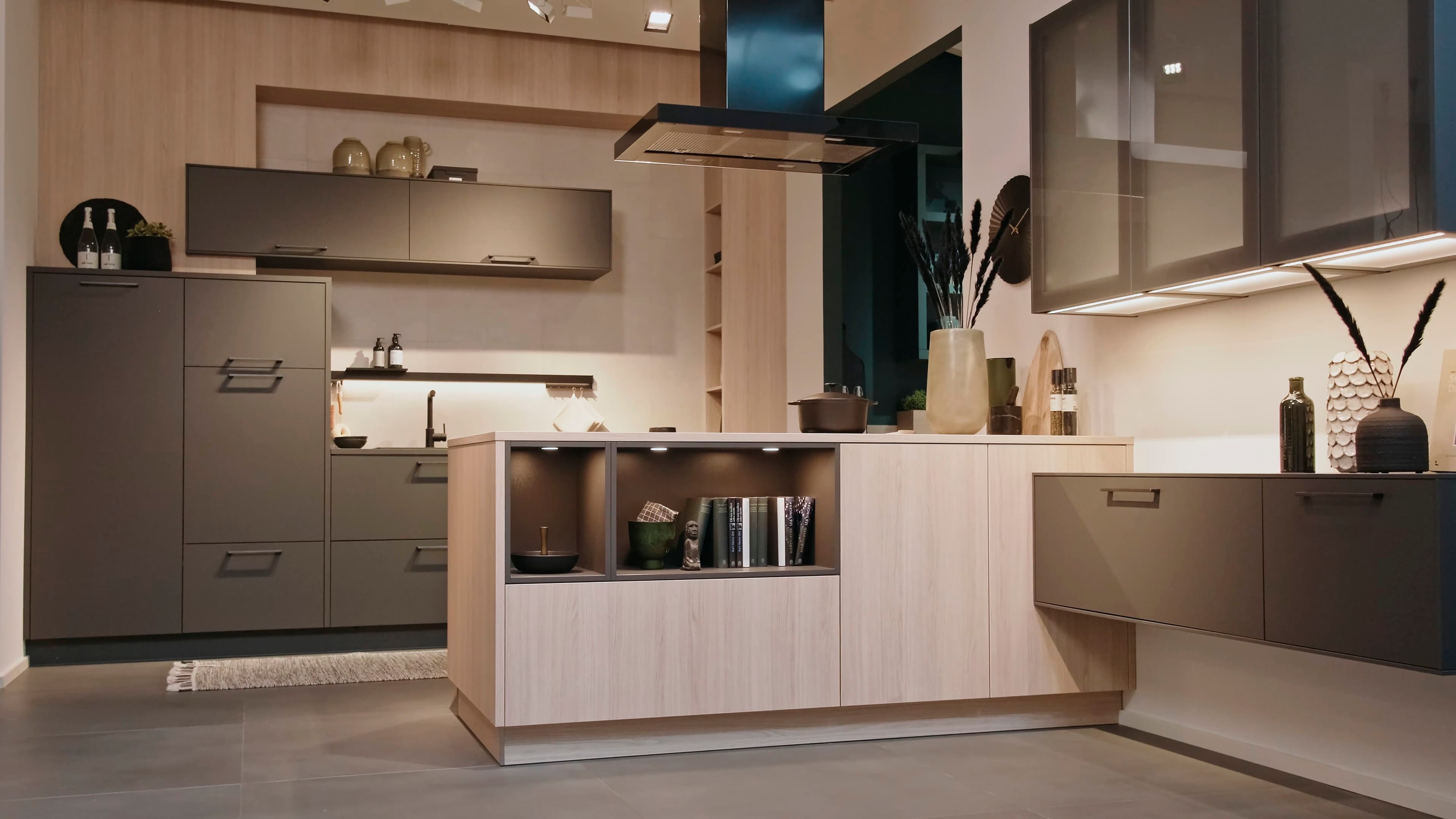 Innovative Smart-Home-Küche in Berlin Charlottenburg gestalten